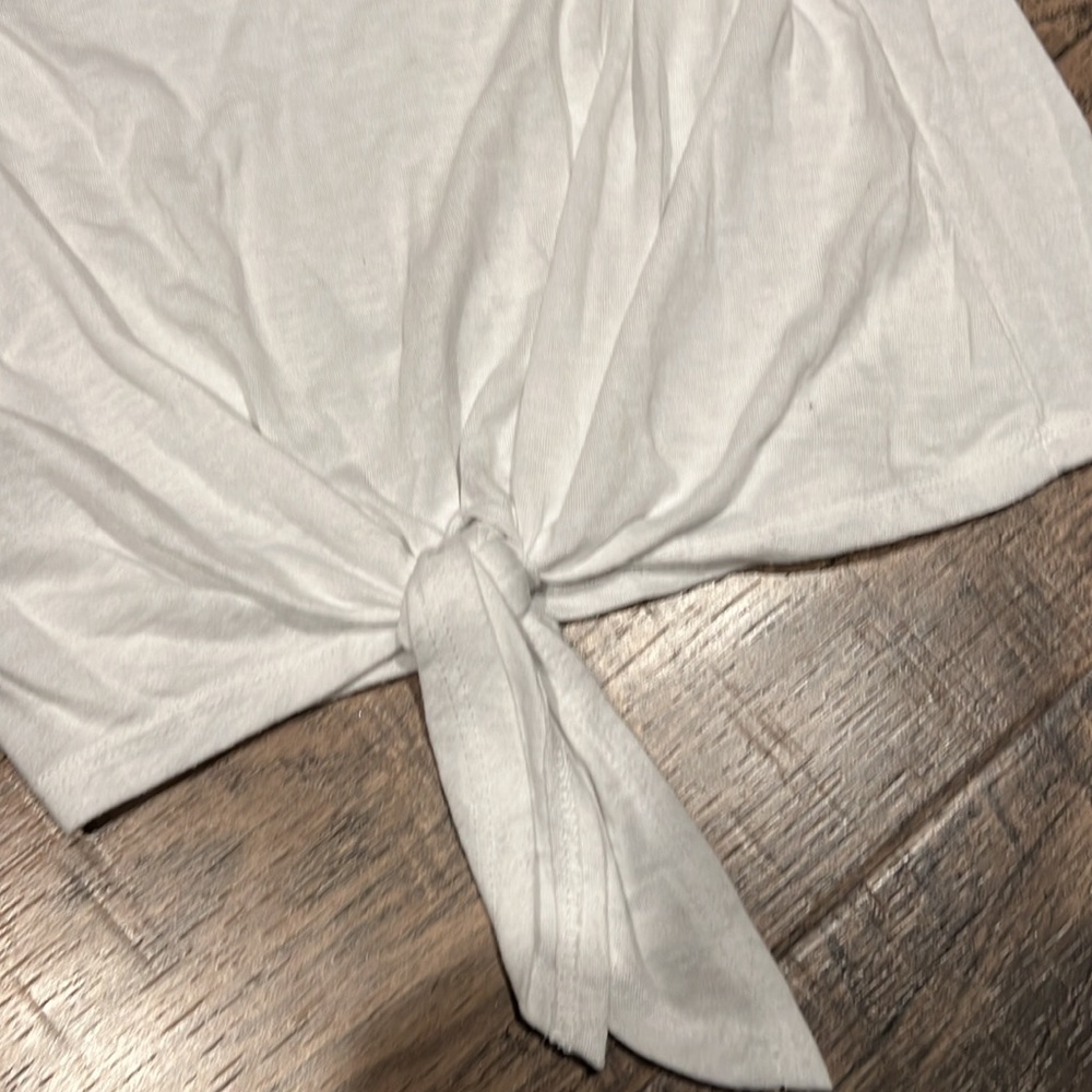 BCBG Generation Knotted Tee Not Compatible in White - Picture 2 of 6